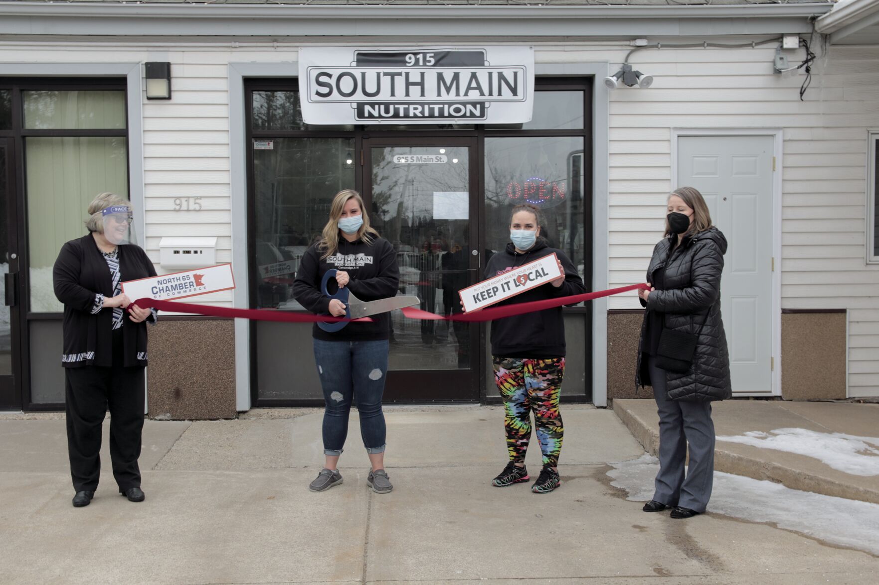New smoothie, juice bar celebrates opening